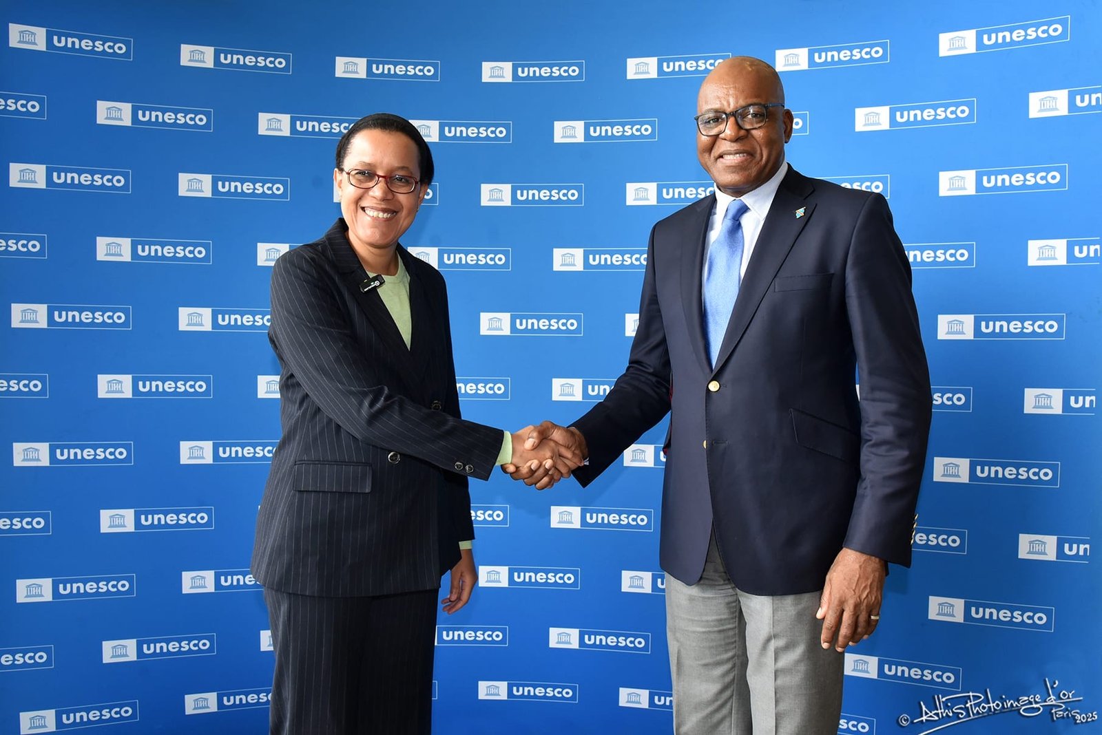 Visite de Madame Raïssa Malu, ministre d’État en charge de l’Éducation nationale et de la Nouvelle Citoyenneté, à l’ambassade de la RDC à Paris.