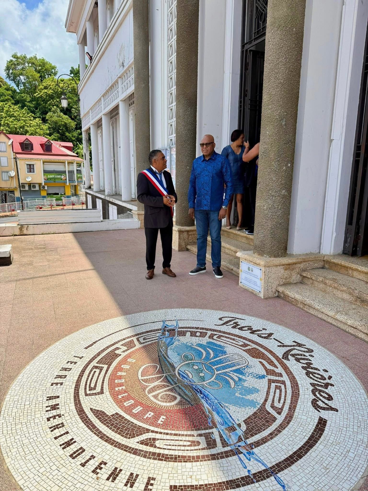 Son Excellence l’Ambassadeur Émile Ngoy Kasongo fait citoyen d’honneur en Guadeloupe